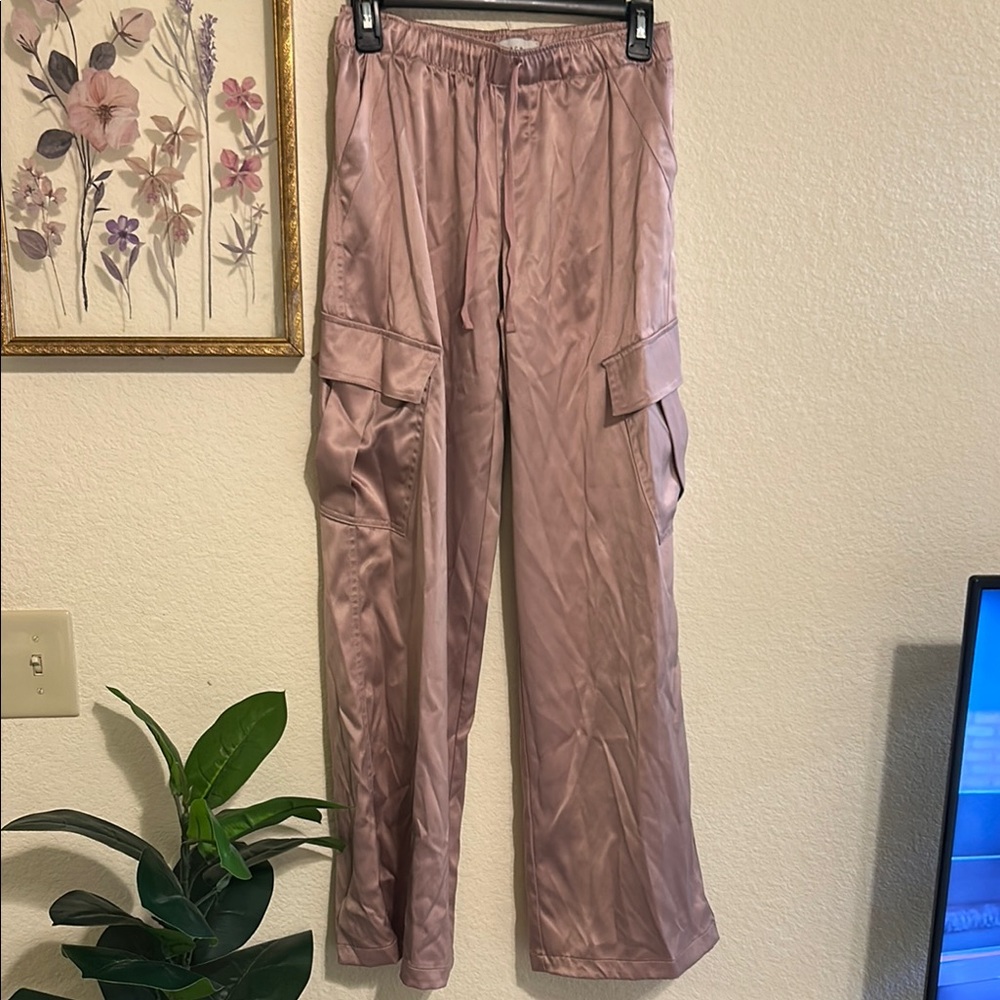 Satin cargos